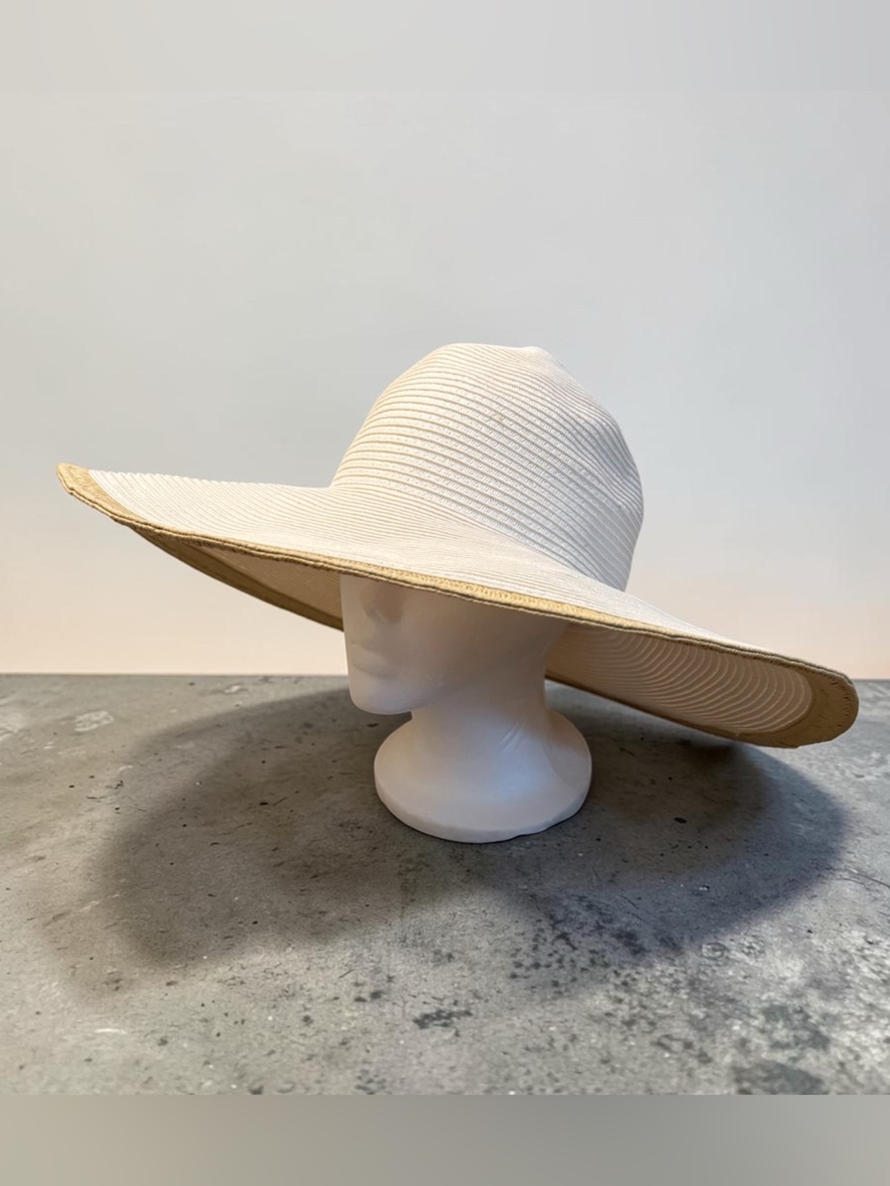 Merona wide brim straw beach hat NWT
